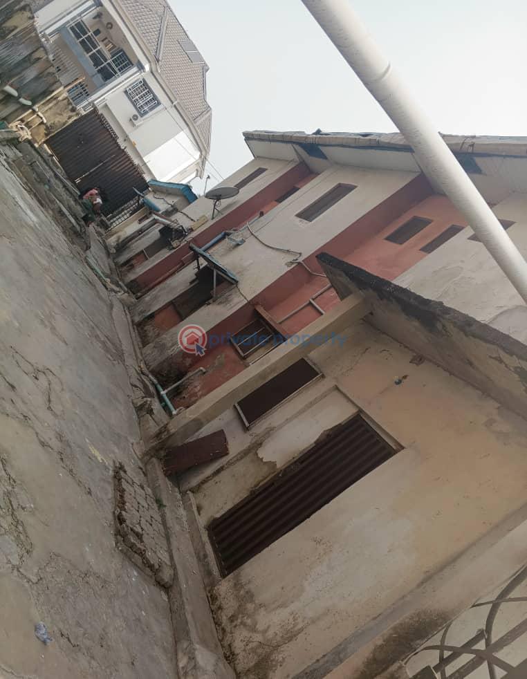 10 bedroom Townhouse For Sale Common Wealth Estate Ado Ajah Lagos - 0