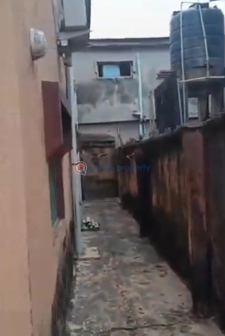 4 bedroom Flat & Apartment For Sale Ijegun Alimosho Lagos - 3