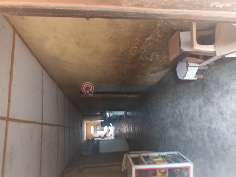 For sale 8 bedroom Bungalow Palm Avenue Ladipo Mushin Lagos (PID