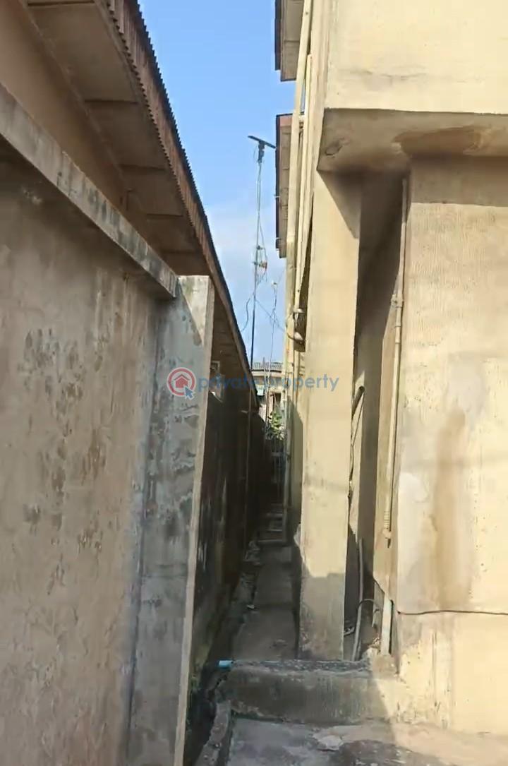 10 bedroom Block Of Flats For Sale Gbagada Lagos - 3