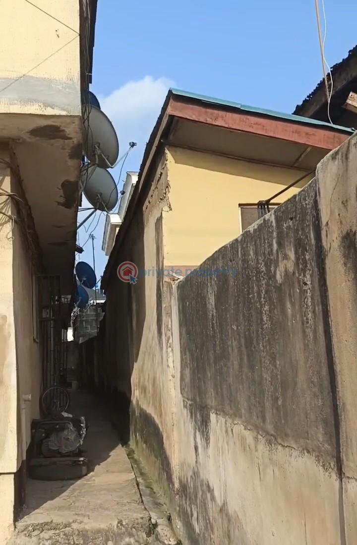 10 bedroom Block Of Flats For Sale Gbagada Lagos - 4