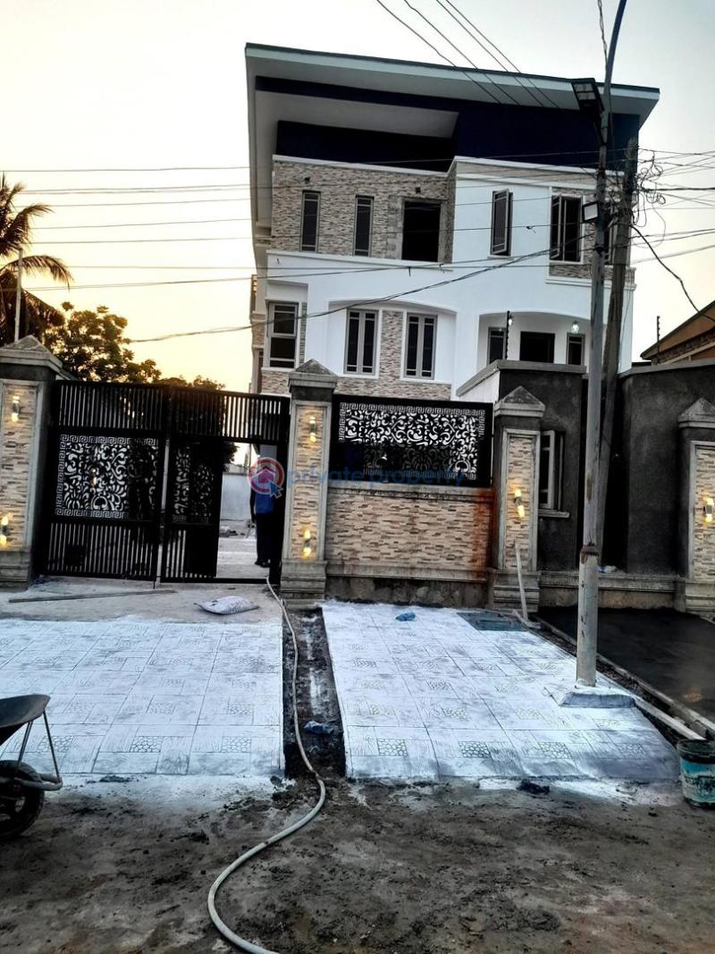 8 bedroom Maisonette For Sale Gowon Estate Egbeda Alimosho Lagos - 9