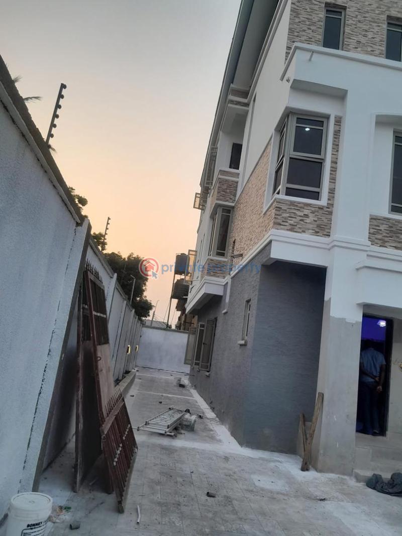 8 bedroom Maisonette For Sale Gowon Estate Egbeda Alimosho Lagos - 17
