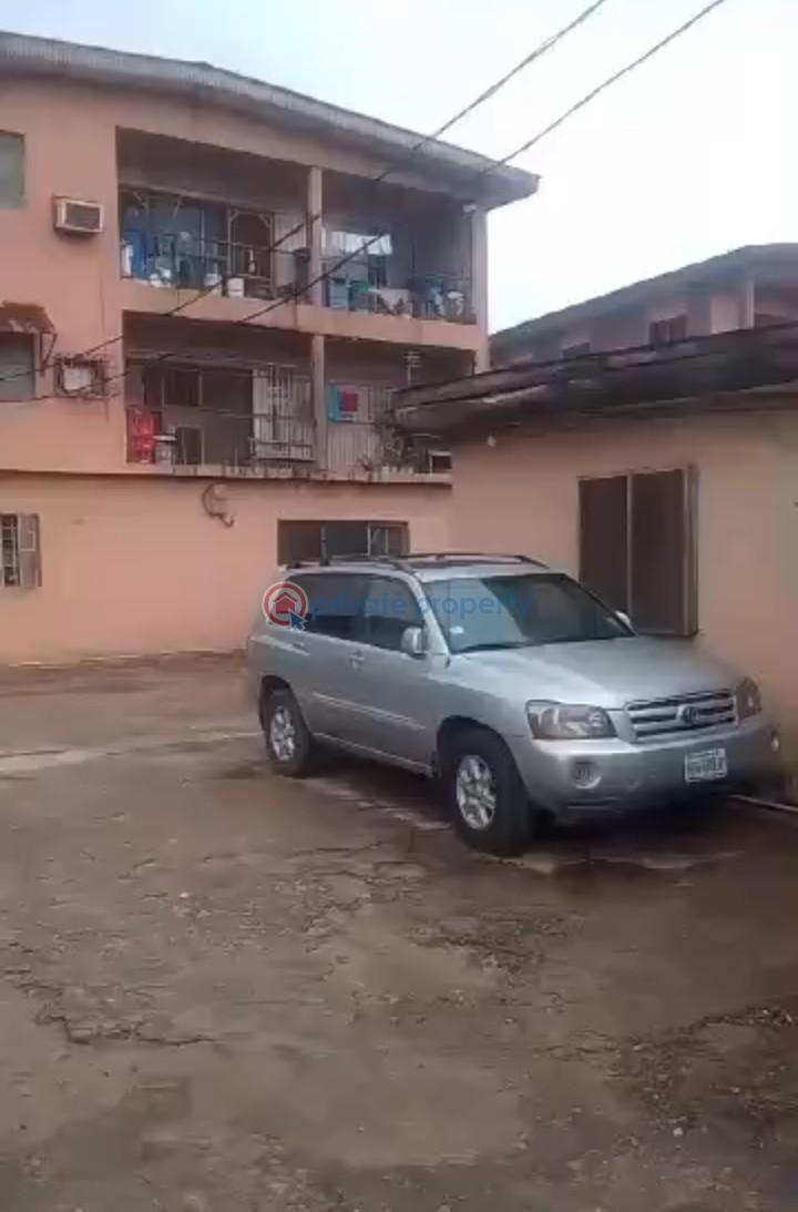 10 bedroom Flat & Apartment For Sale Oworonsoki Bariga Shomolu Lagos - 3