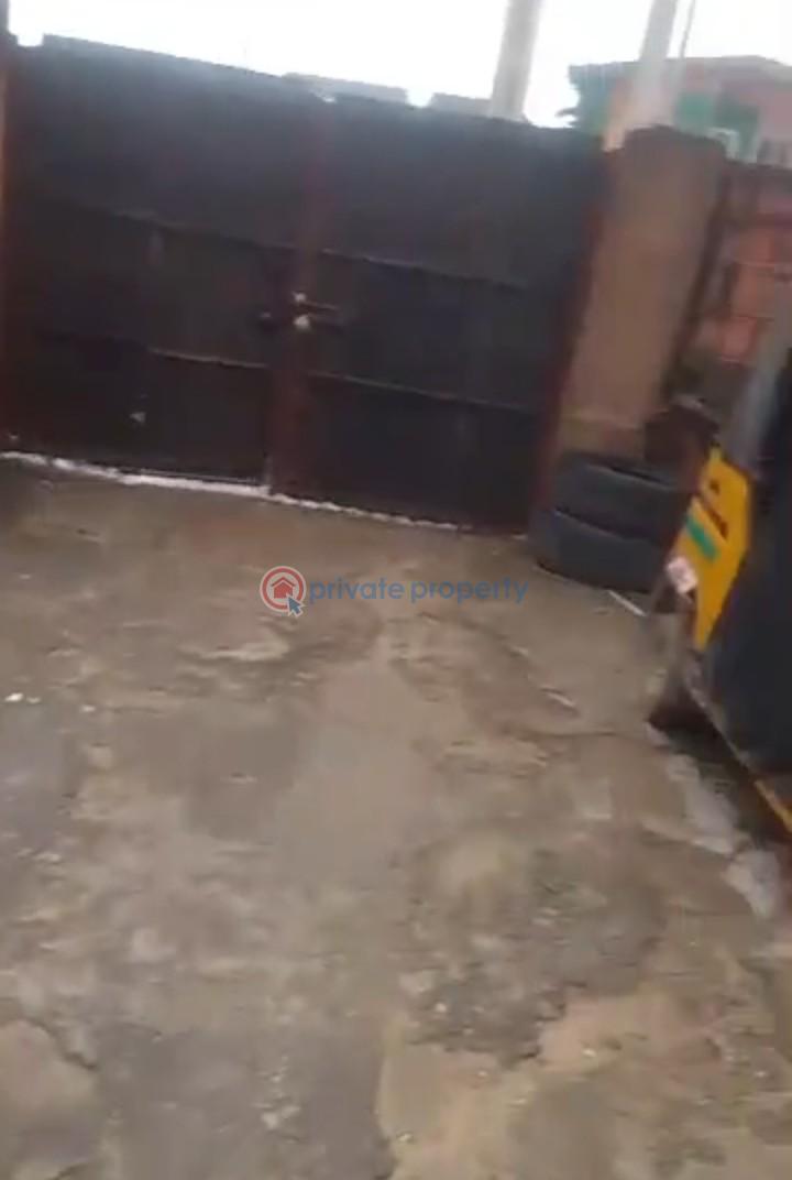 10 bedroom Flat & Apartment For Sale Oworonsoki Bariga Shomolu Lagos - 2
