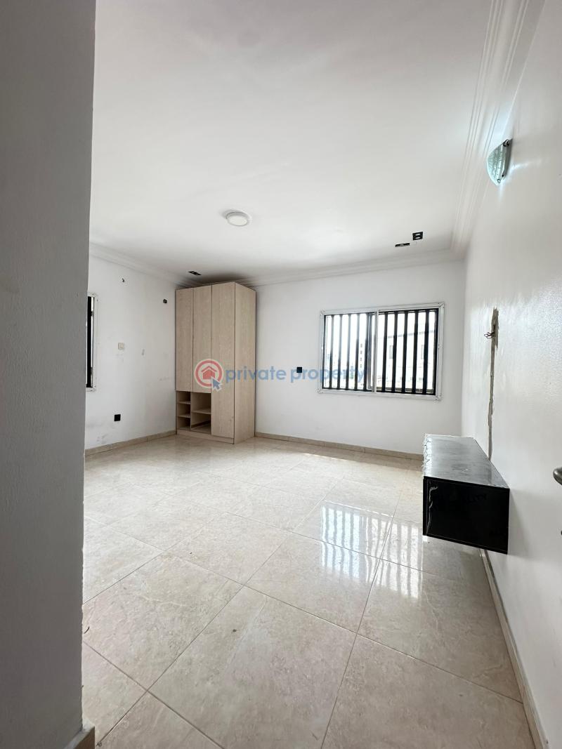 A very spacious 3 bedroom apartment - 3 3 bedroom Flat & Apartment For Rent Ologolo Lekki Lagos - 3