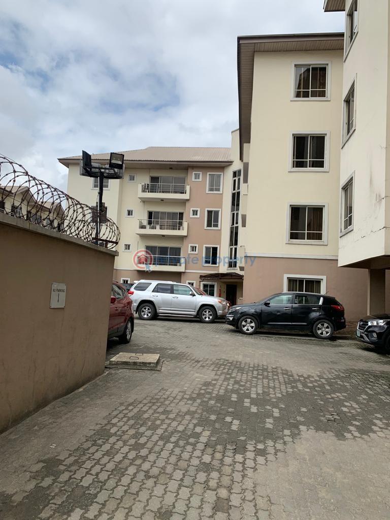 For sale 3 bedroom Flat & Apartment Off Bode Thomas Junction Bode Thomas Surulere Lagos (PID
