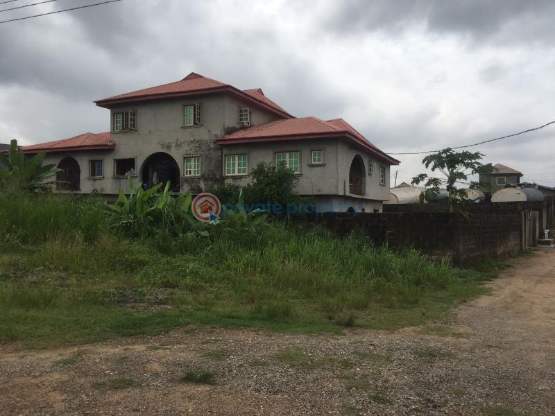 A well situated residential building, built on a 617.3sqm of land - 1 10 bedroom House For Sale Ore Ofe Estate, Opposite Ara Hall, Lagos Ibadan Express Way. Magboro Lagos Extension Ogun - 1
