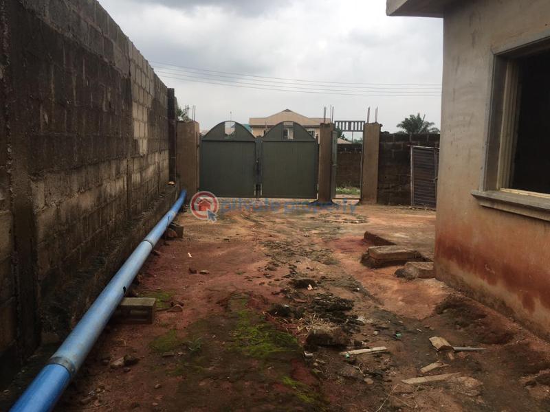 A well situated residential building, built on a 617.3sqm of land - 2 10 bedroom House For Sale Ore Ofe Estate, Opposite Ara Hall, Lagos Ibadan Express Way. Magboro Lagos Extension Ogun - 2