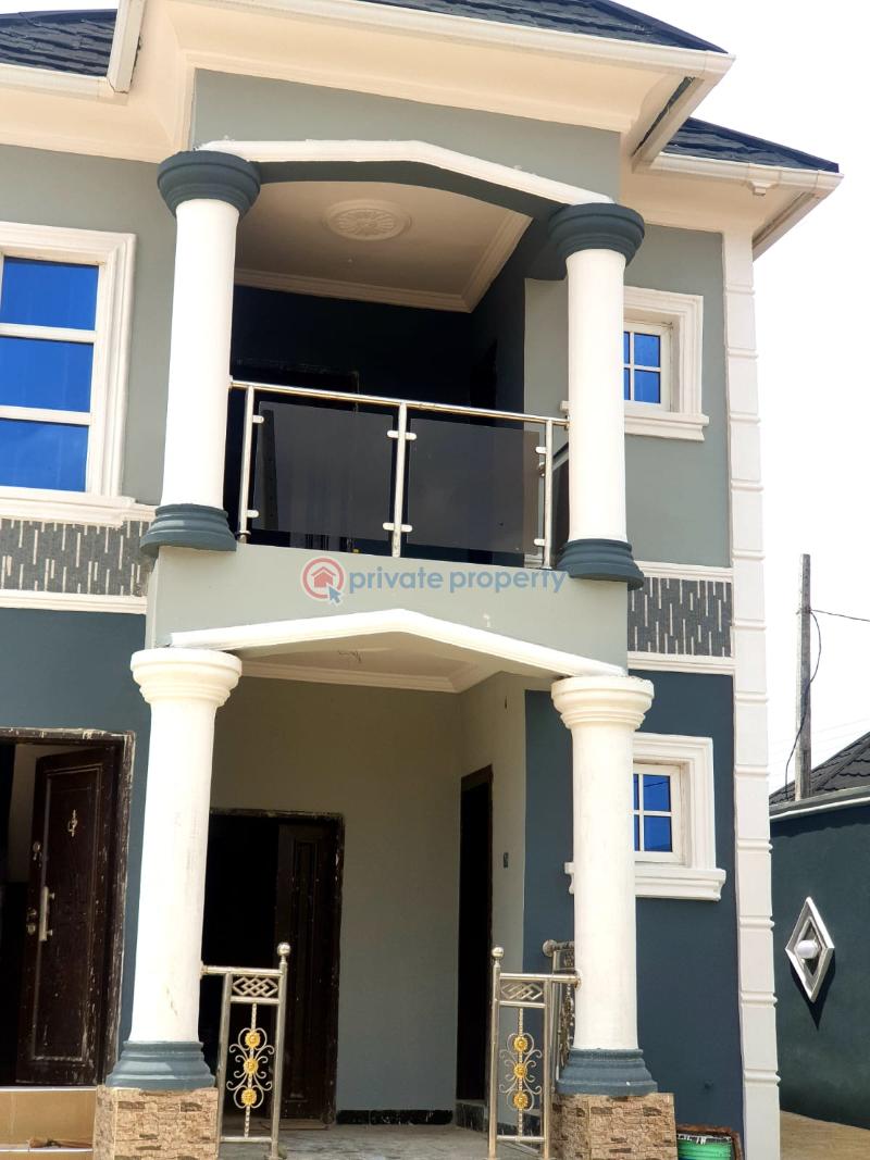 4 bedroom Bungalow For Sale 📍abese Elebu Oluyol Ibadan Oyo - 0