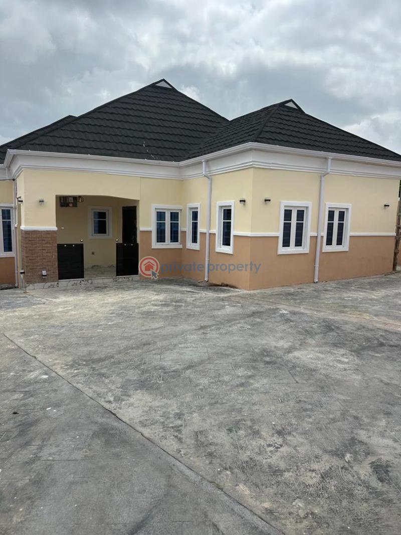 3 bedroom Detached Bungalow For Sale Alaka, Elebu Akala Express Ibadan Oyo - 1
