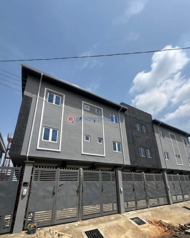 3 bedroom Block Of Flats For Sale Surulere Lagos - 0
