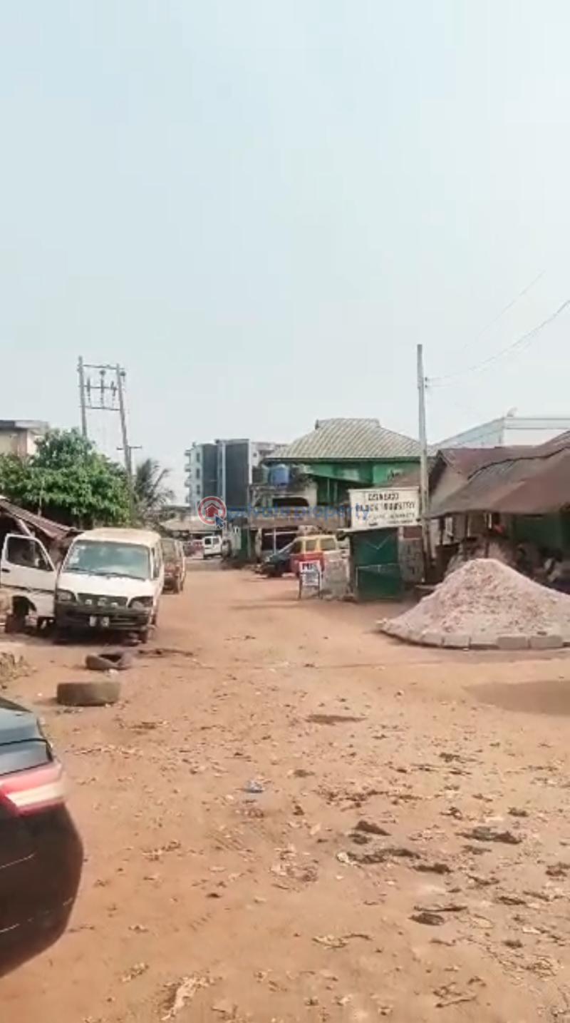Mall/Complex/Plaza For Sale 3poles From Akpakpava Major Tarred Rd Before 2nd Junction Benincity. Benin Edo - 1