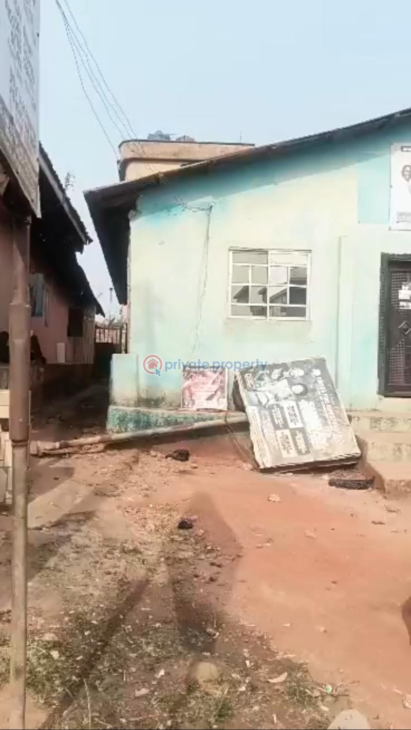 Mall/Complex/Plaza For Sale 3poles From Akpakpava Major Tarred Rd Before 2nd Junction Benincity. Benin Edo - 2