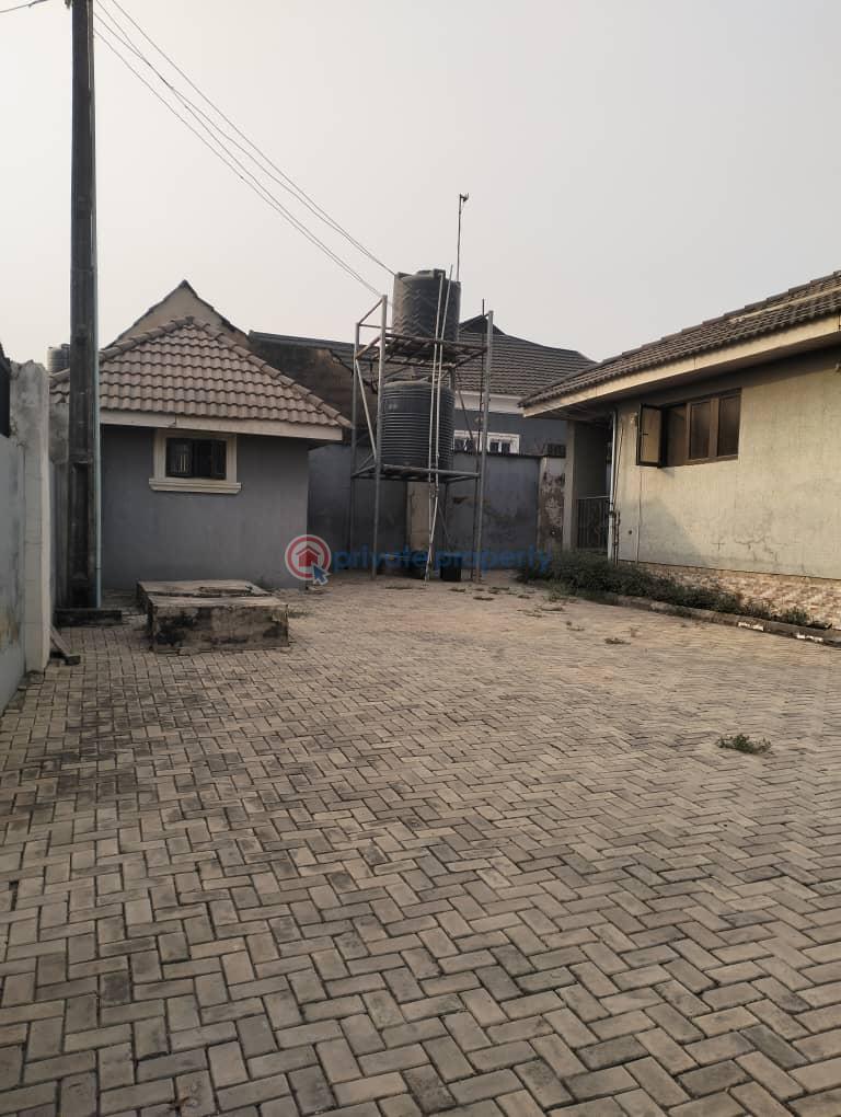 Alheri area akala express ibadan. - 1 Bungalow For Sale Alheri Area Akala Express Ibadan. Akala Express Ibadan Oyo - 1