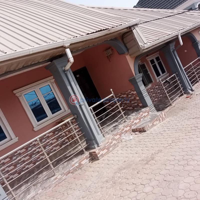 2 bedroom Bungalow For Sale Along Ido / Ologuneru Road Ibadan. Ibadan Oyo - 1