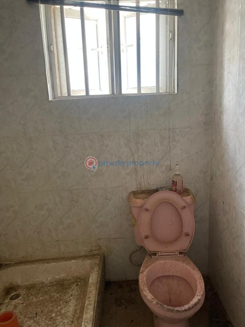 An all-en-suite, modern and newly built 3bedroom bungalow - 2 3 bedroom Detached Bungalow For Sale Oxford Estate Mowe Ogun area  - 2