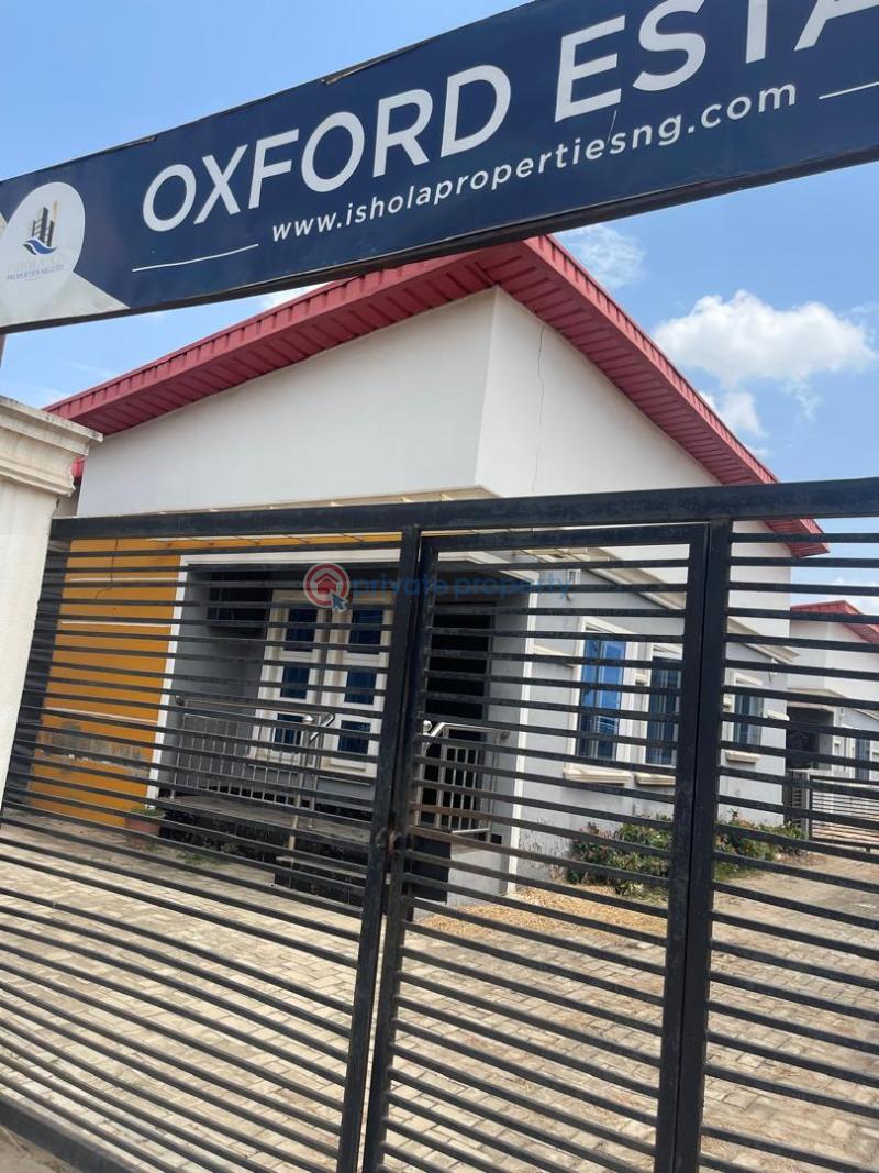 An all-en-suite, modern and newly built 3bedroom bungalow - 12 3 bedroom Detached Bungalow For Sale Oxford Estate Mowe Ogun area  - 12
