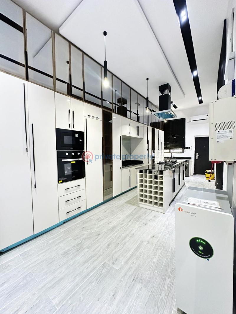 An alluring 5 bedroom  fully detached duplex  with swimming pool. - 8 5 bedroom Detached Duplex For Sale Orchid Road Lekki Lagos - 8