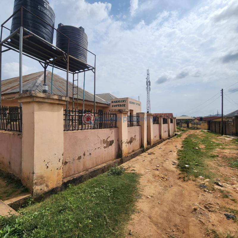 10 bedroom Detached Bungalow For Sale Awotan, Apete Ibadan Polytechnic/University of Ibadan Oyo - 9