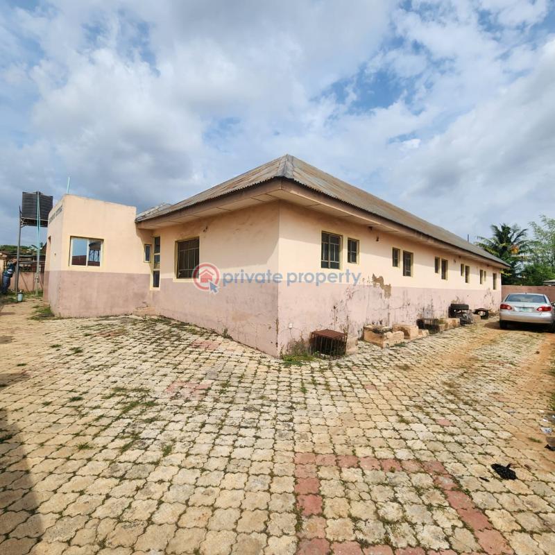 10 bedroom Detached Bungalow For Sale Awotan, Apete Ibadan Polytechnic/University of Ibadan Oyo - 4