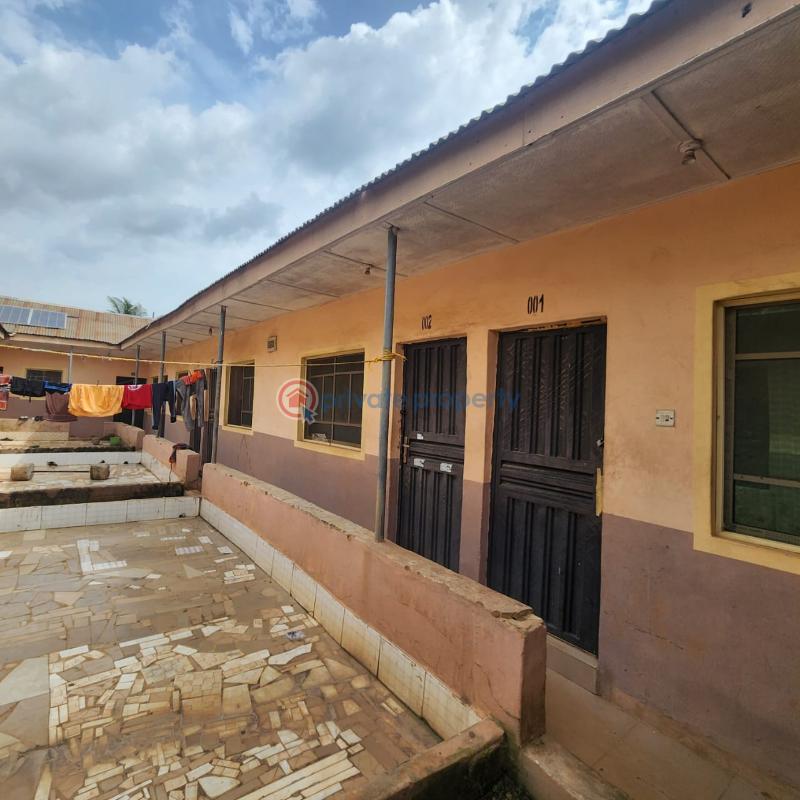 10 bedroom Detached Bungalow For Sale Awotan, Apete Ibadan Polytechnic/University of Ibadan Oyo - 1