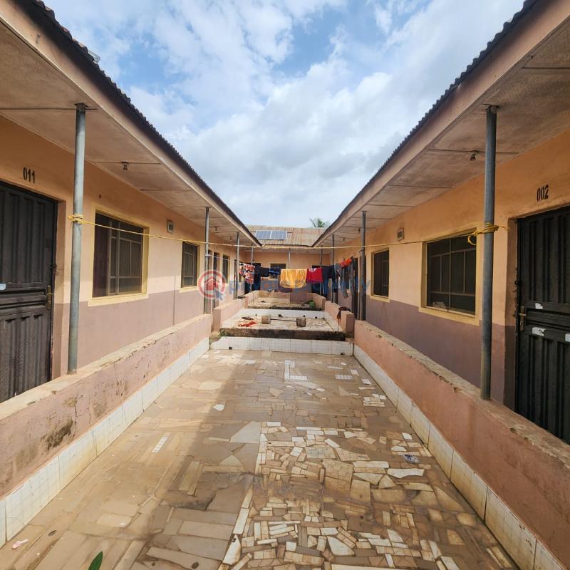 10 bedroom Detached Bungalow For Sale Awotan, Apete Ibadan Polytechnic/University of Ibadan Oyo - 0