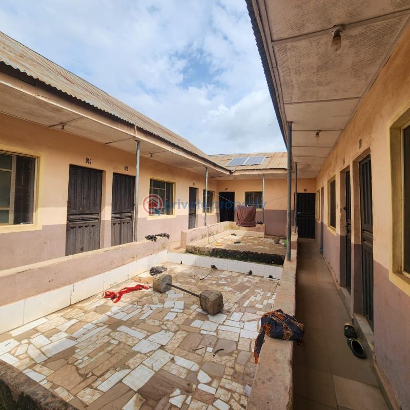 10 bedroom Detached Bungalow For Sale Awotan, Apete Ibadan Polytechnic/University of Ibadan Oyo - 3