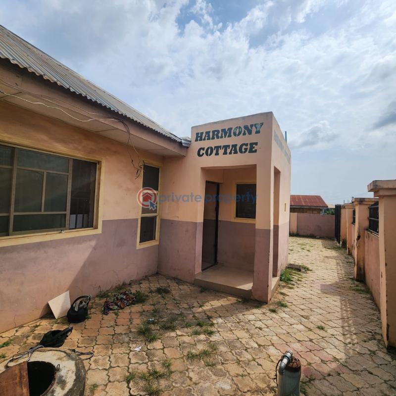 10 bedroom Detached Bungalow For Sale Awotan, Apete Ibadan Polytechnic/University of Ibadan Oyo - 2