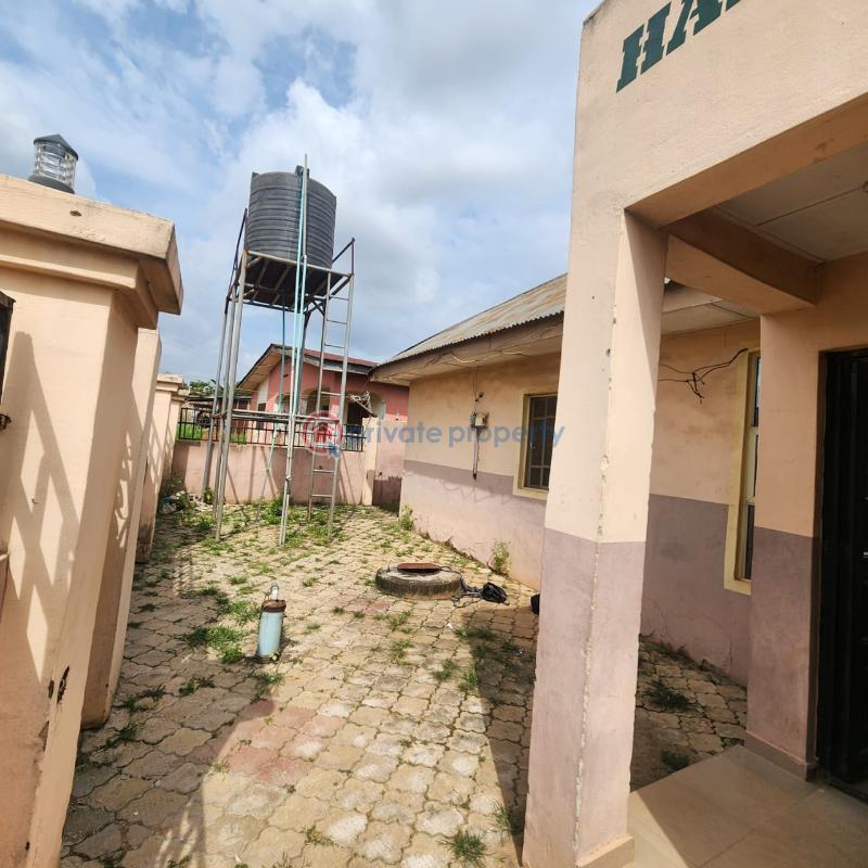 10 bedroom Detached Bungalow For Sale Awotan, Apete Ibadan Polytechnic/University of Ibadan Oyo - 5