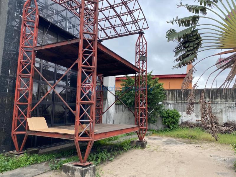 An old 3 bedroom detached duplex - 5 5 bedroom Detached Duplex For Sale Ikorodu Road Beside Domino's Pizza And Maryland Mall Maryland Lagos - 5