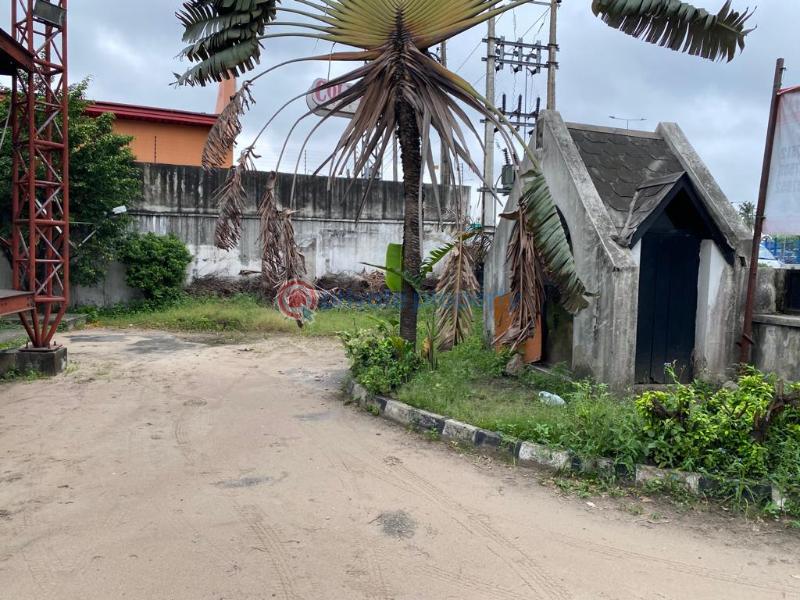 5 bedroom Detached Duplex For Sale Ikorodu Road Beside Domino's Pizza And Maryland Mall Maryland Lagos - 0