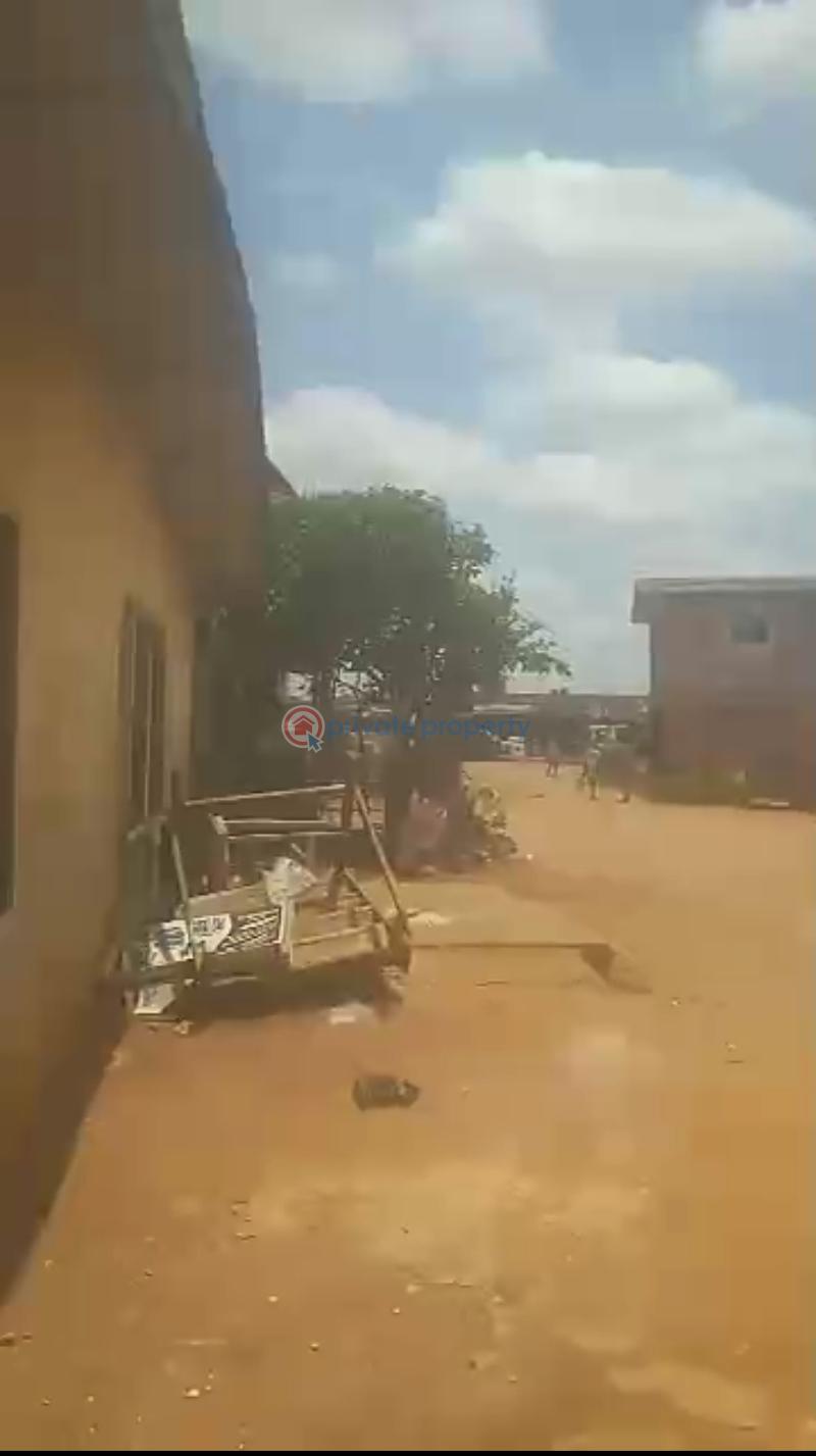 Bungalow For Sale Second West Circular Off Textile Mill Road, Benin Edo - 1