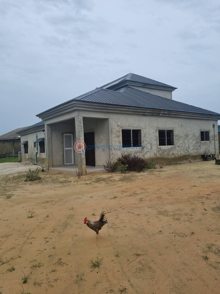 5 bedroom School For Sale Governors Road Eleko Lekki Lagos Eleko Ibeju-Lekki Lagos - 1