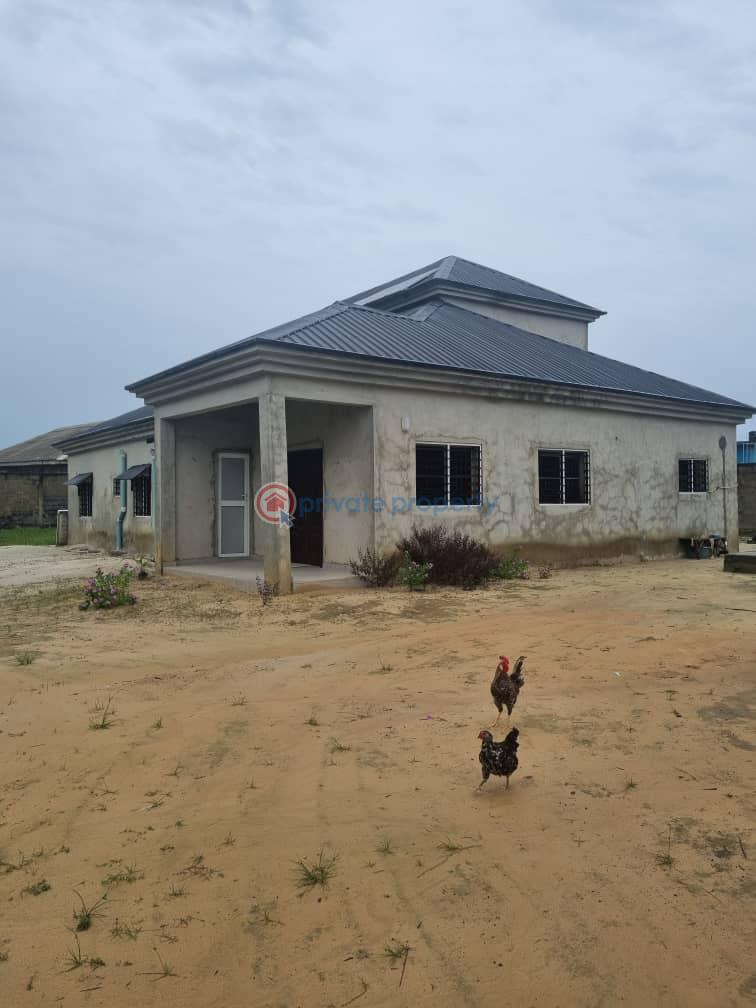 5 bedroom School For Sale Governors Road Eleko Lekki Lagos Eleko Ibeju-Lekki Lagos - 0