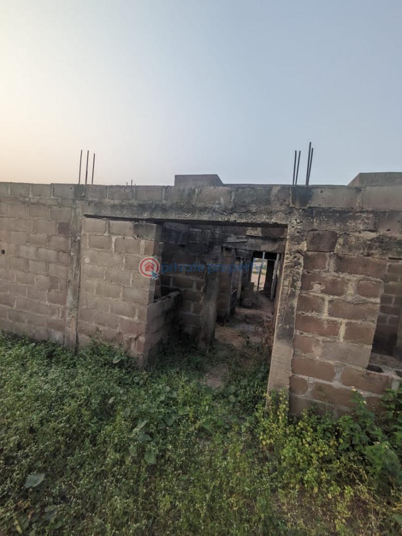 House For Sale Location: Kajola Street, Agbowo, University Of Ibadan Area, Ibadan Ibadan Oyo - 2