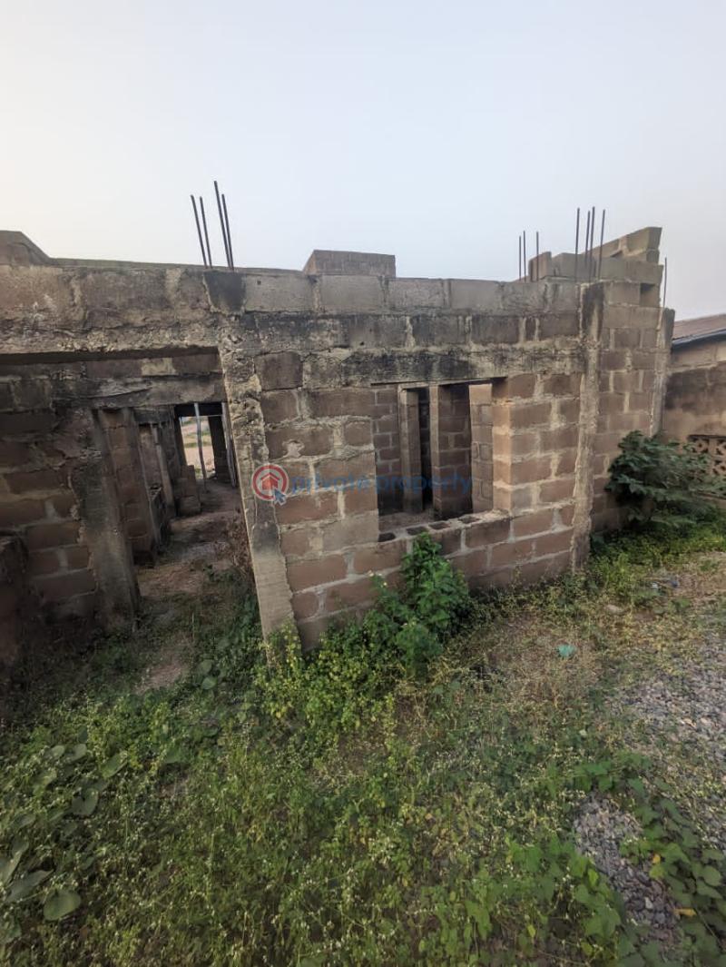 House For Sale Location: Kajola Street, Agbowo, University Of Ibadan Area, Ibadan Ibadan Oyo - 4