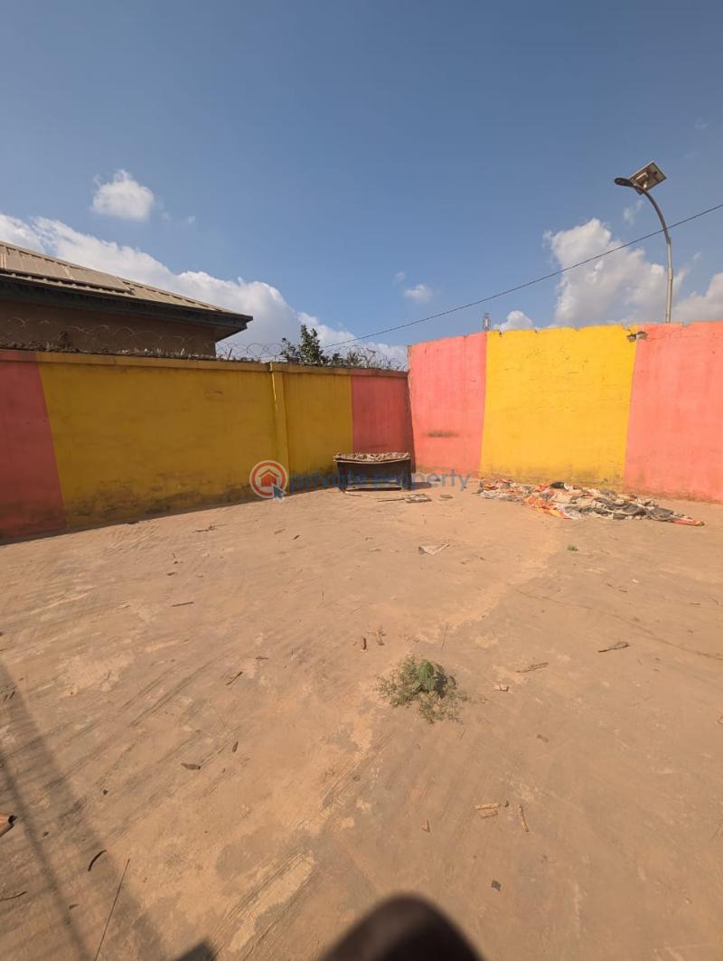 Commercial Property For Rent Almuel Mall, Taska, Akala Express, Ibadan Ibadan Oyo - 1
