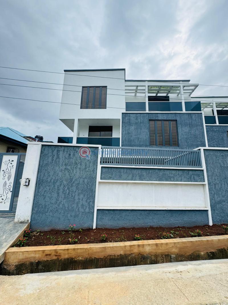 5 bedroom Detached Duplex For Sale Omole Phase 1 Ojodu Lagos - 0