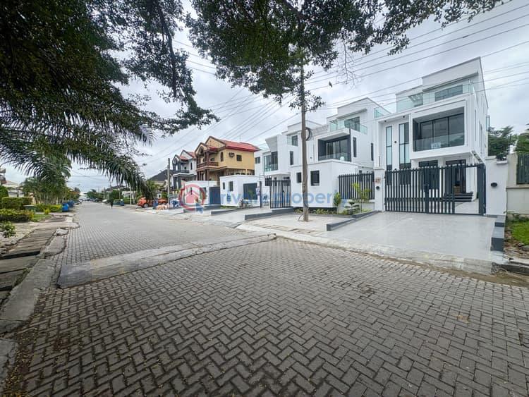 5 bedroom Detached Duplex For Sale Off Admiralty Road Lekki Phase 1 Lagos - 1