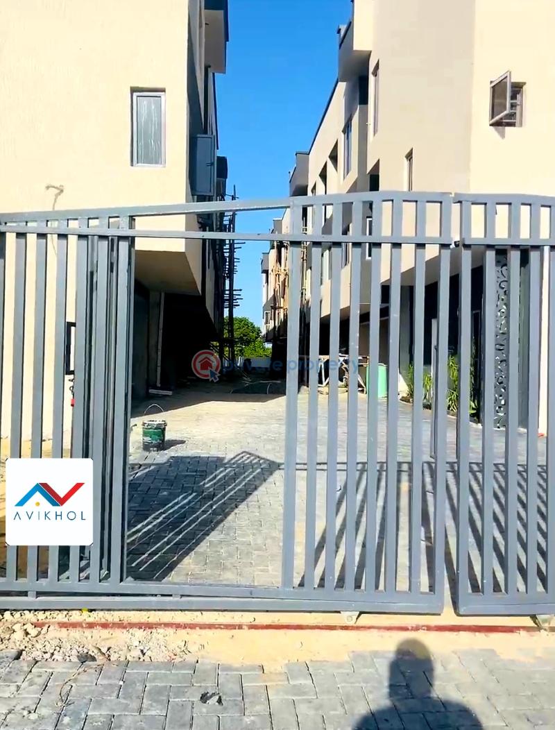 Beautiful 4 bedroom terraced duplex on two floors. - 3 4 bedroom Terraced Duplex For Sale Abijo, G.r.a Sangotedo Lagos - 3