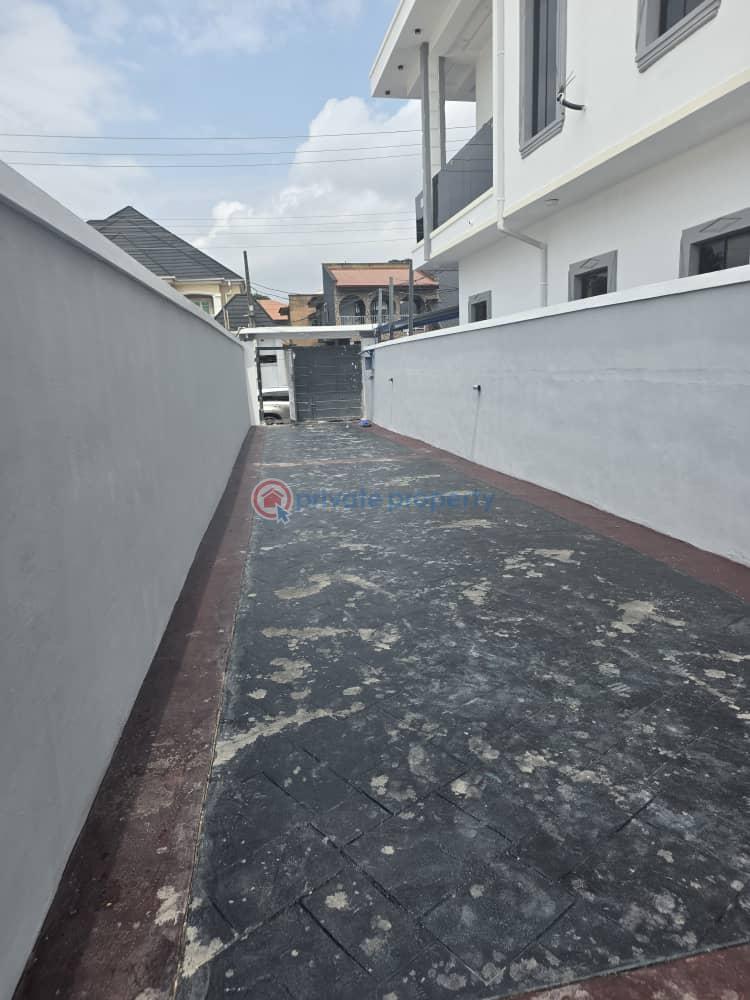 4 bedroom Detached Duplex For Sale Gbagada Lagos - 3