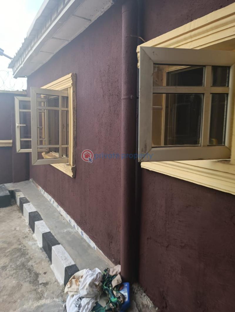 10 bedroom Duplex For Sale Off Isheri Lasu Road Ikotun/Igando Lagos - 3