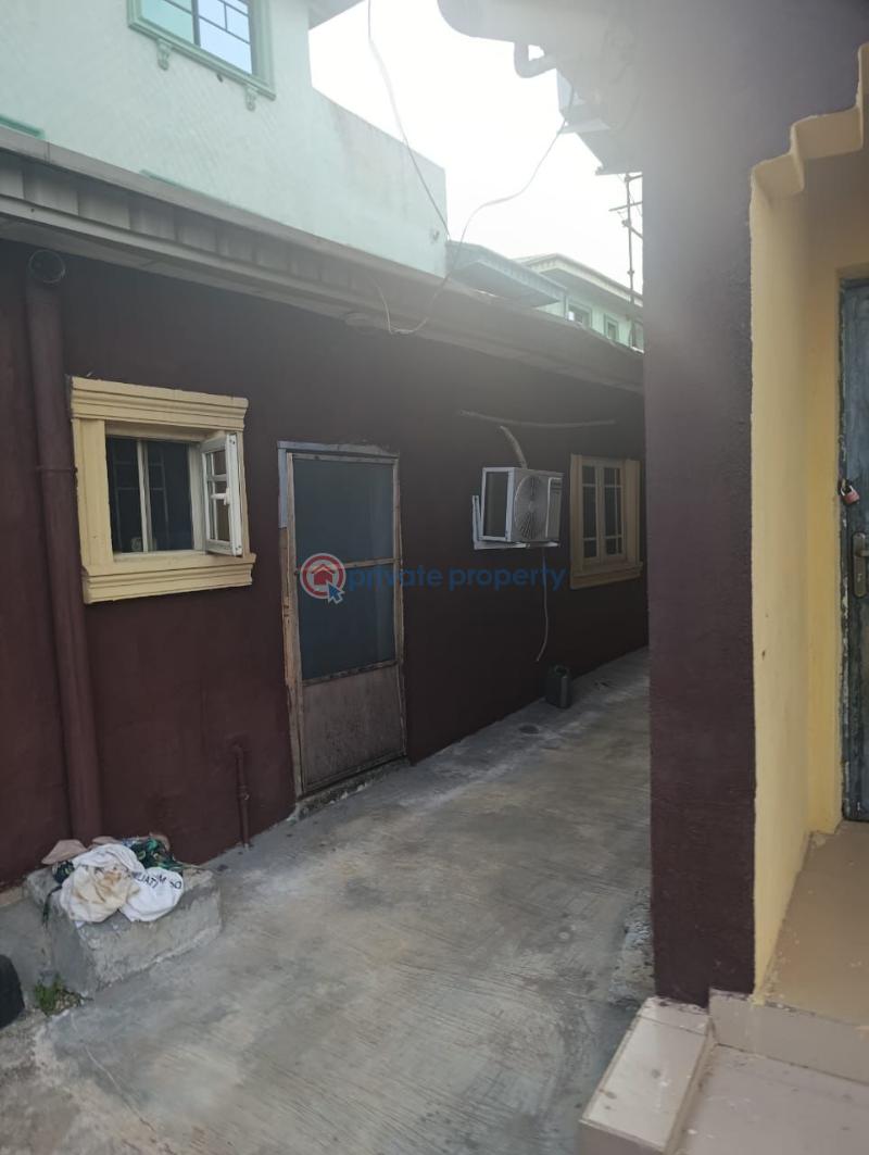 10 bedroom Duplex For Sale Off Isheri Lasu Road Ikotun/Igando Lagos - 9