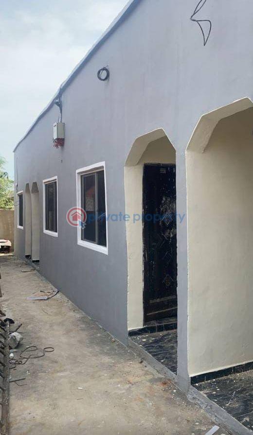 6 bedroom House For Sale Ikola Off Command Ipaja Lagos