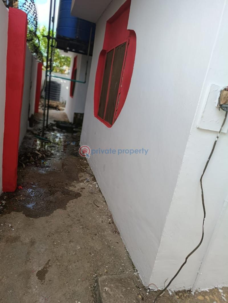 10 bedroom House For Sale Off Ijegun/ikotun Road Ikotun/Igando Lagos - 4