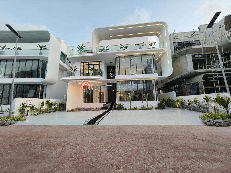 5 bedroom Duplex For Sale Pinnock Axis Osapa Lekki Lagos - 1