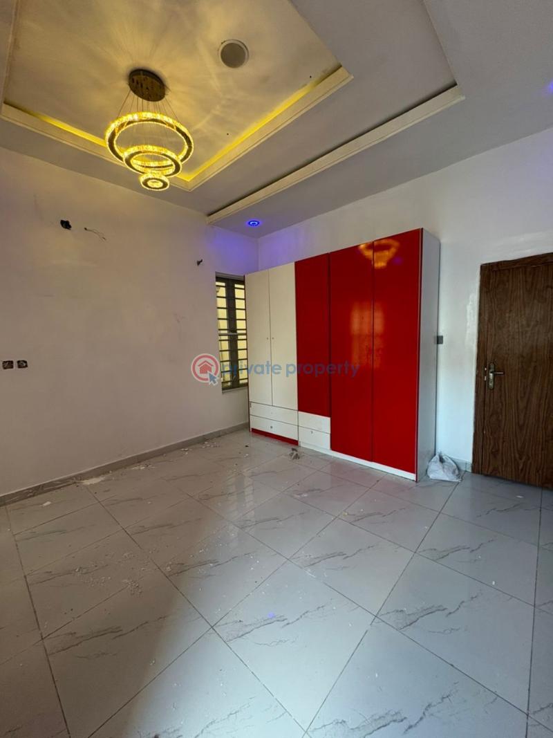 Beautiful master bedroom - 4 1 bedroom Shared Apartment For Rent Nice Estate Lekki Expressway Lagos - 4