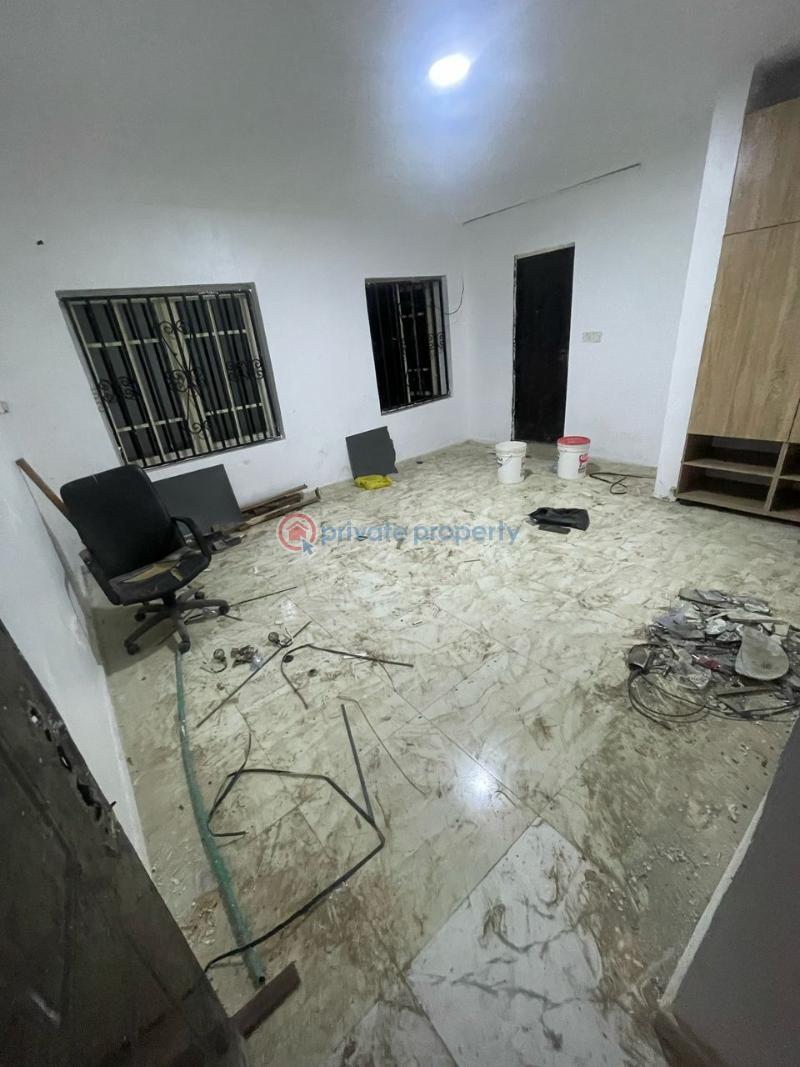 1 bedroom Shared Apartment For Rent Along Lekki Expressway Lagos - 4