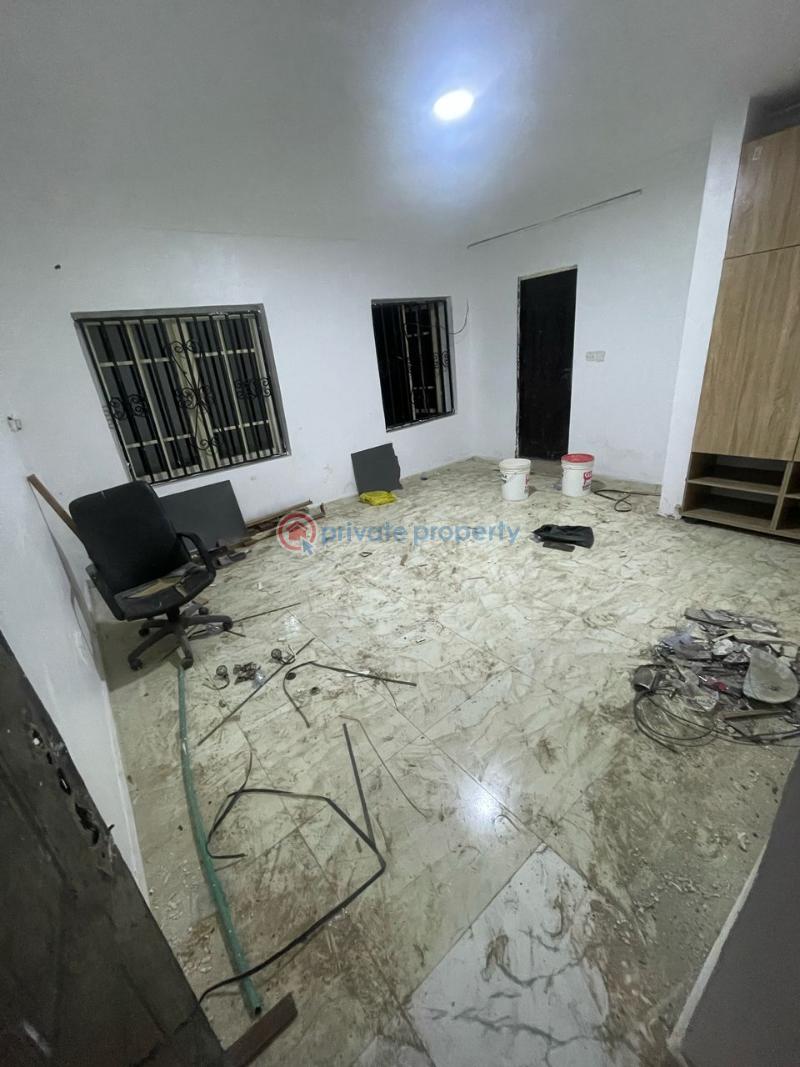 1 bedroom Shared Apartment For Rent Along Lekki Expressway Lagos - 2